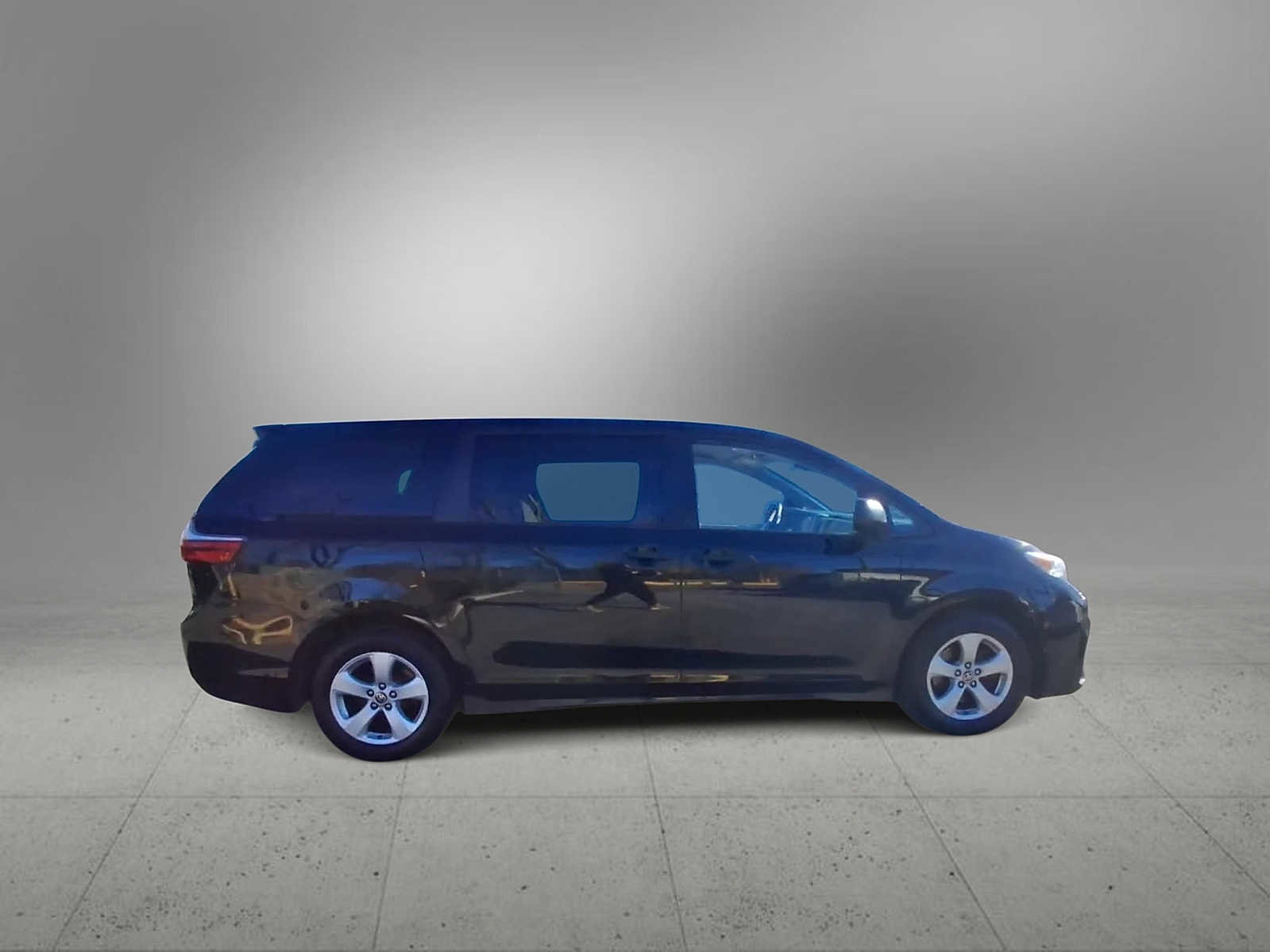 Used 2020 Toyota Sienna L image 9