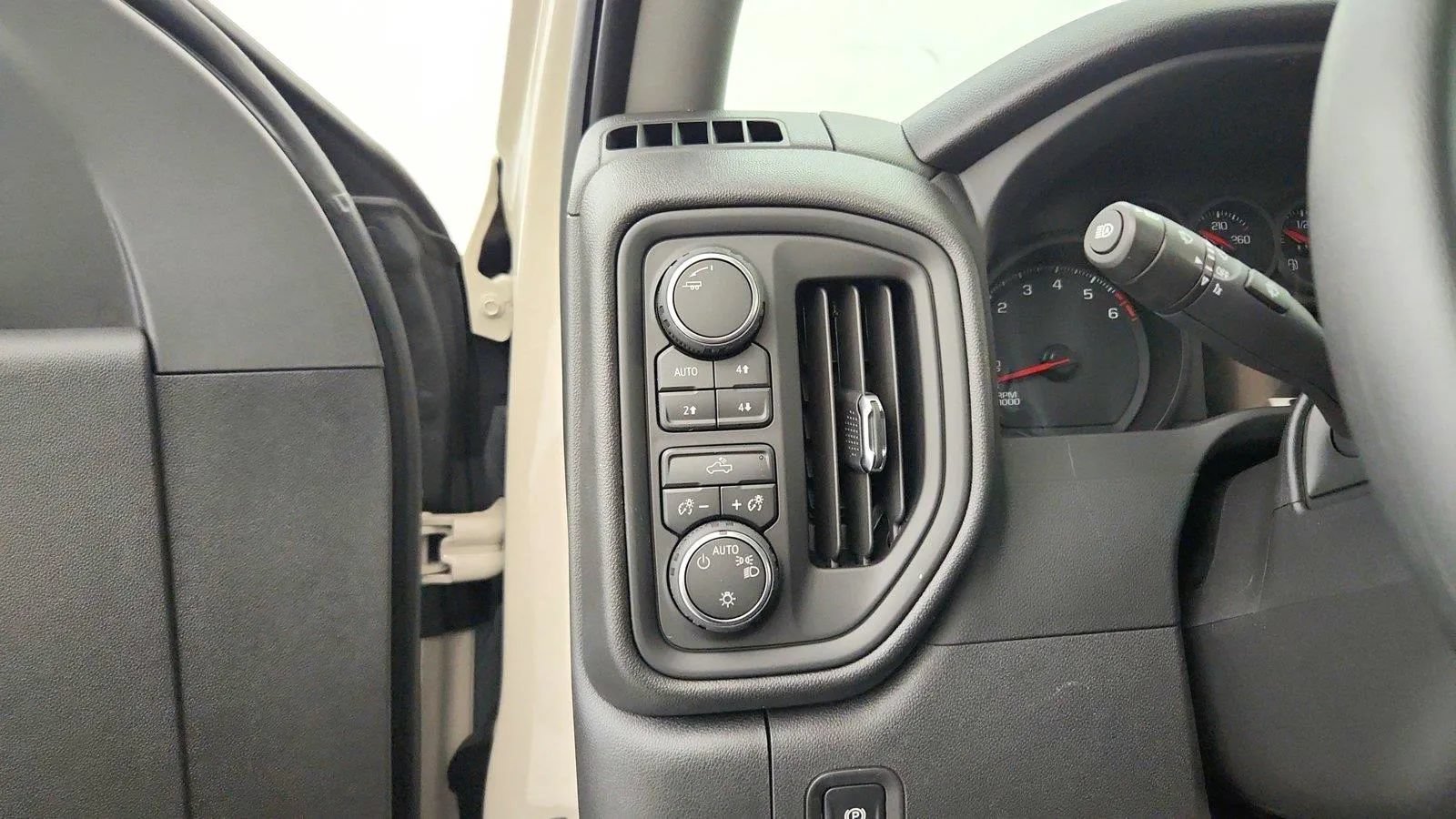 New 2026 Chevrolet Silverado 1500 Custom Trail Boss AWD/4WD image 18