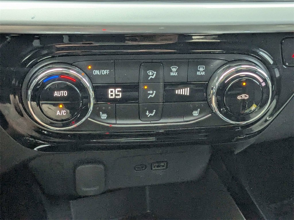 Used 2025 Chevrolet Trax LT w/ LT Convenience Package image 23