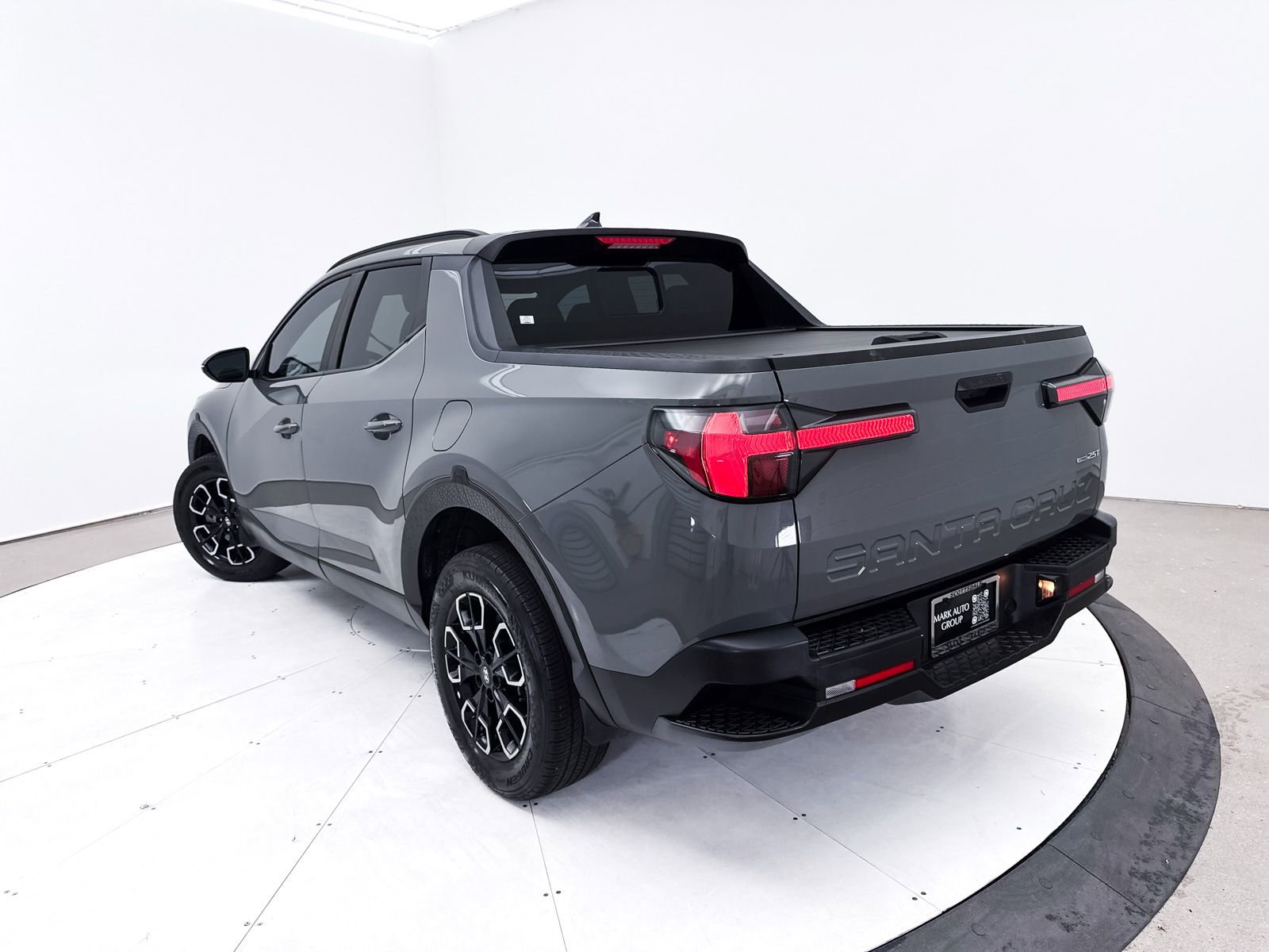 Used 2023 Hyundai Santa Cruz SEL Premium image 2