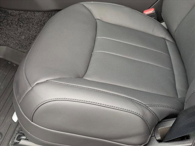 New 2025 Land Rover Range Rover SE image 4