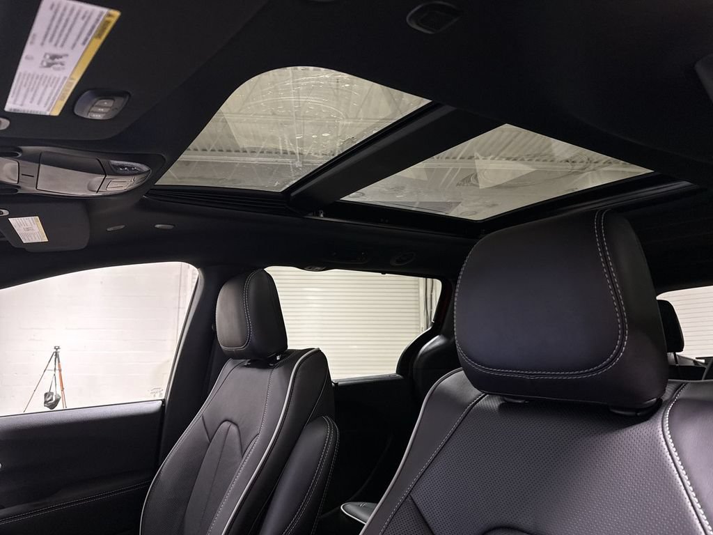 New 2026 Chrysler Pacifica Limited AWD/4WD image 20