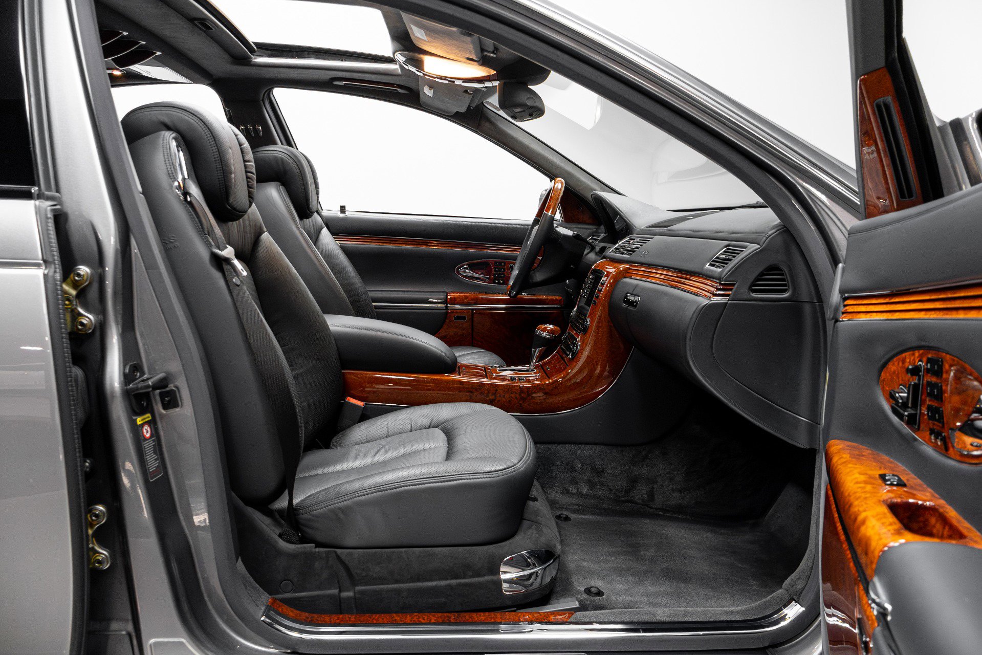 Used 2004 Maybach 57 image 21