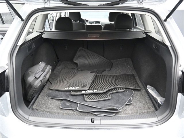 Used 2017 Volkswagen Golf S image 27