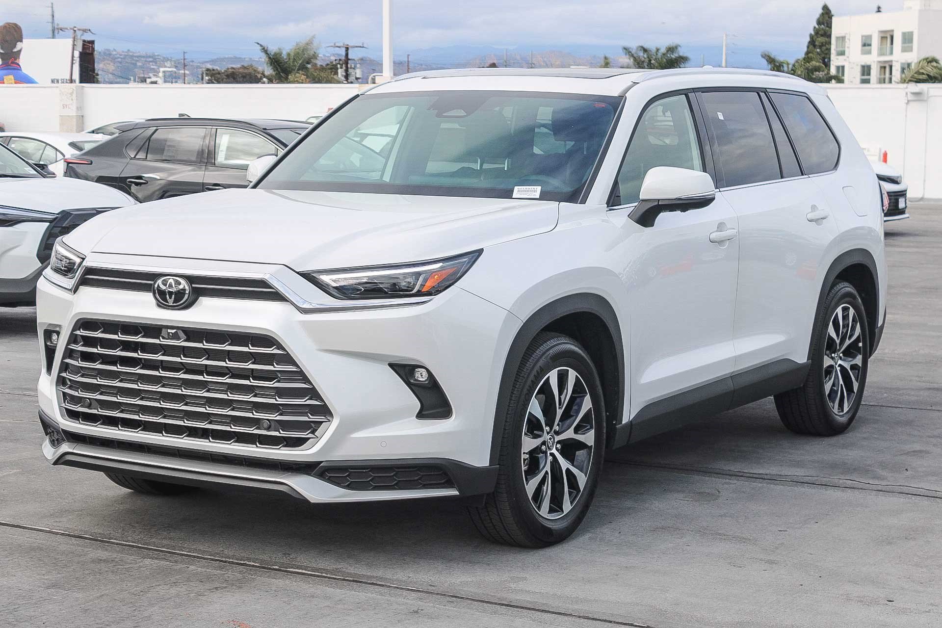 Certified 2025 Toyota Grand Highlander AWD Hybrid image 3