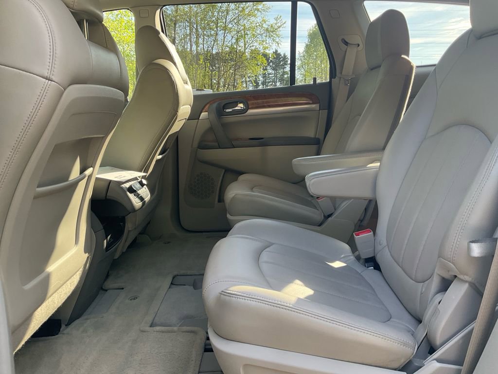 Used 2011 Buick Enclave CXL image 14
