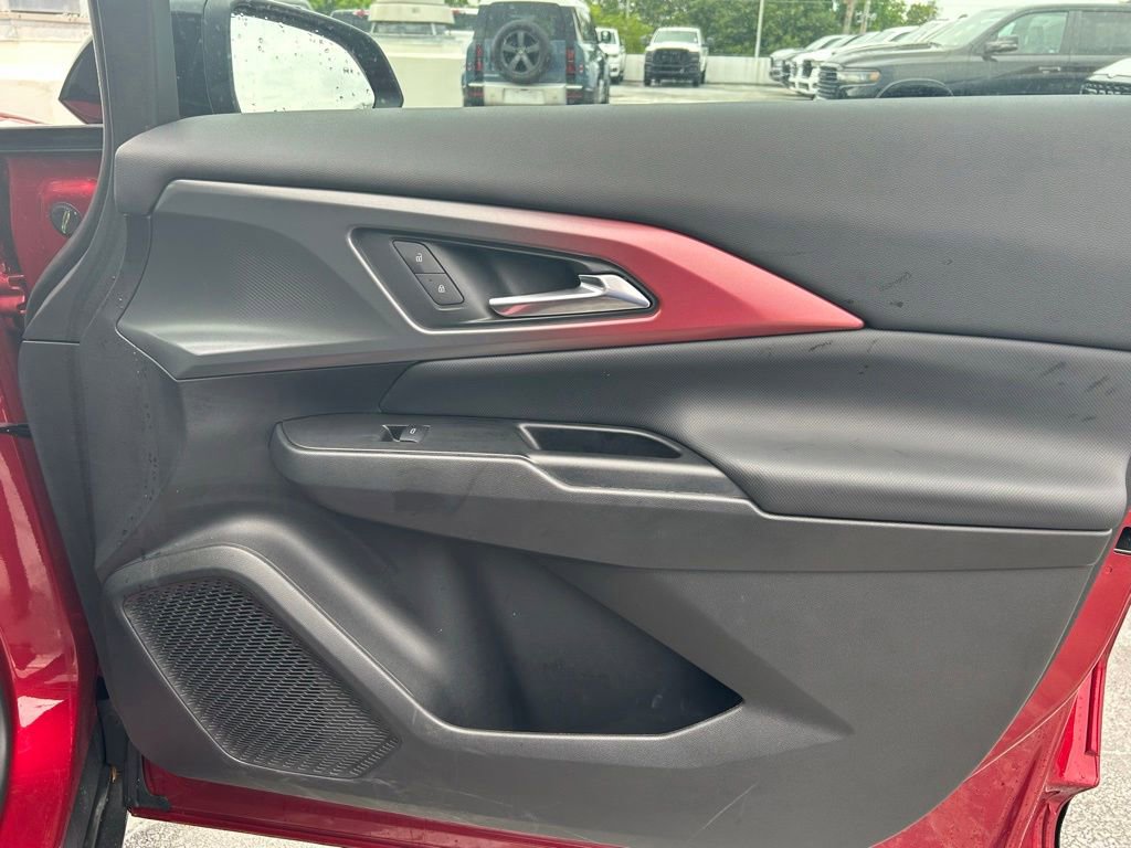 Used 2025 Chevrolet Equinox EV RS FWD image 36