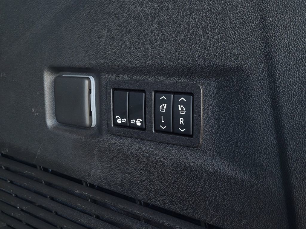 Used 2022 Chevrolet Tahoe RST w/ Luxury Package image 35