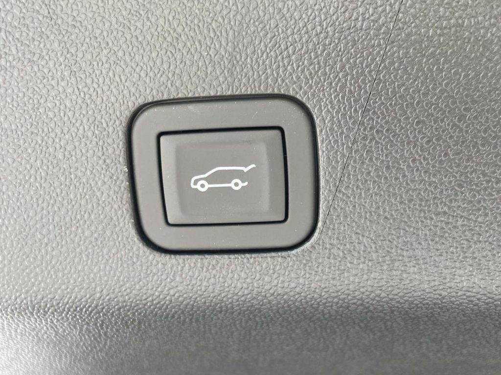 New 2025 Cadillac Escalade ESV Premium Luxury image 12