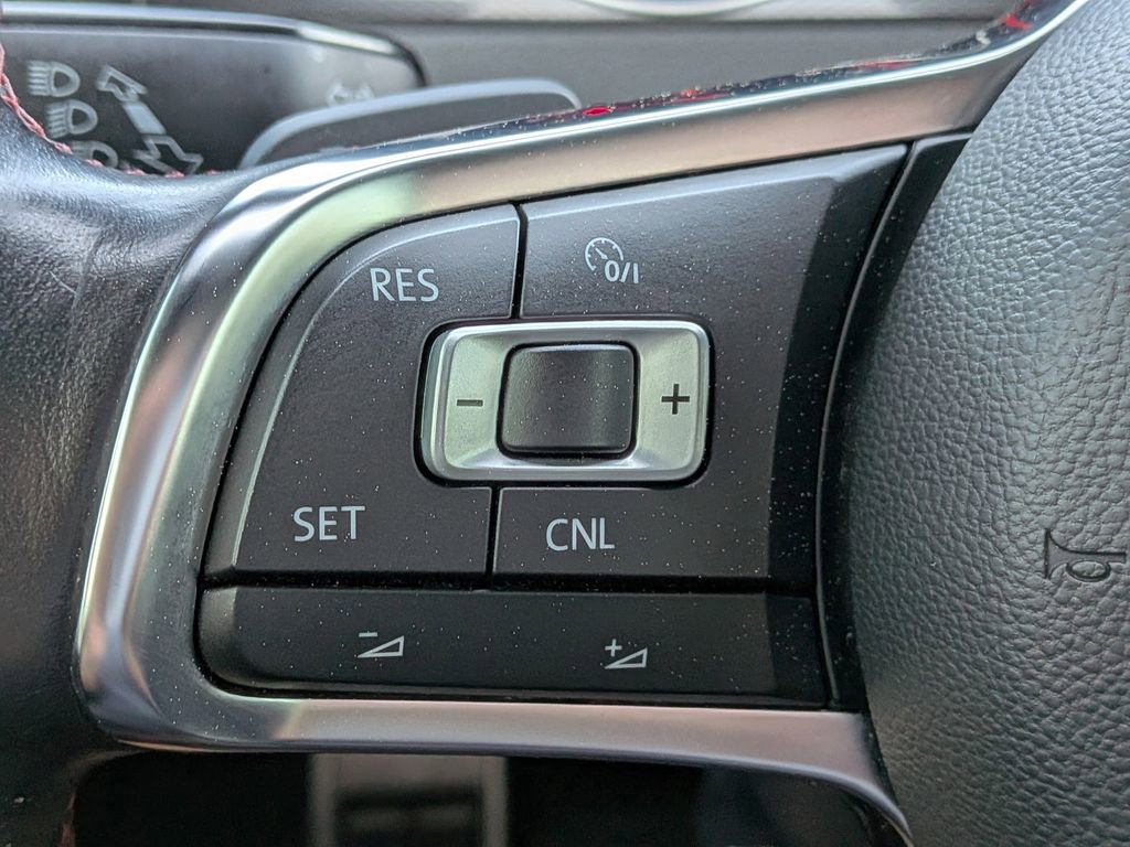 Used 2017 Volkswagen GTI SE image 27