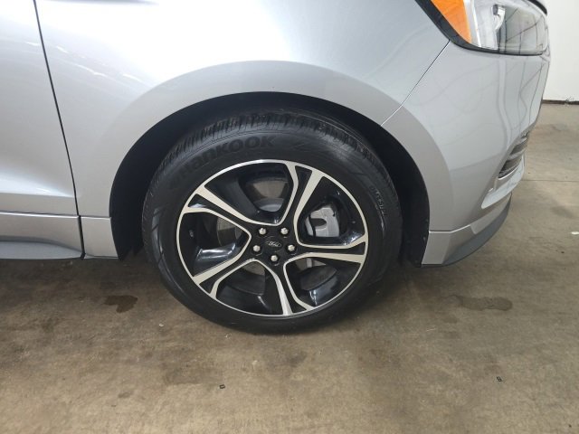 Used 2023 Ford Edge ST image 2