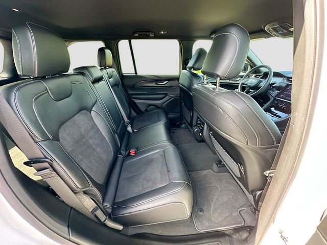 Used 2025 Jeep Grand Cherokee Altitude RWD image 26