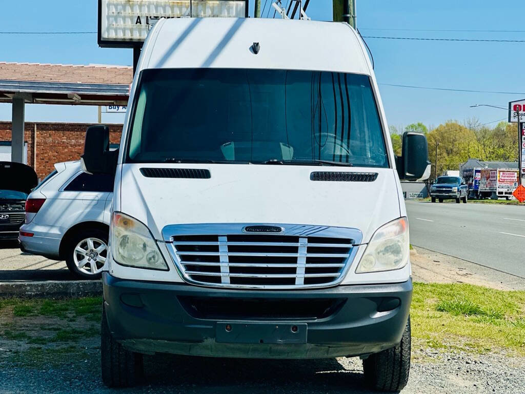 Used 2011 Freightliner Sprinter 2500 image 2