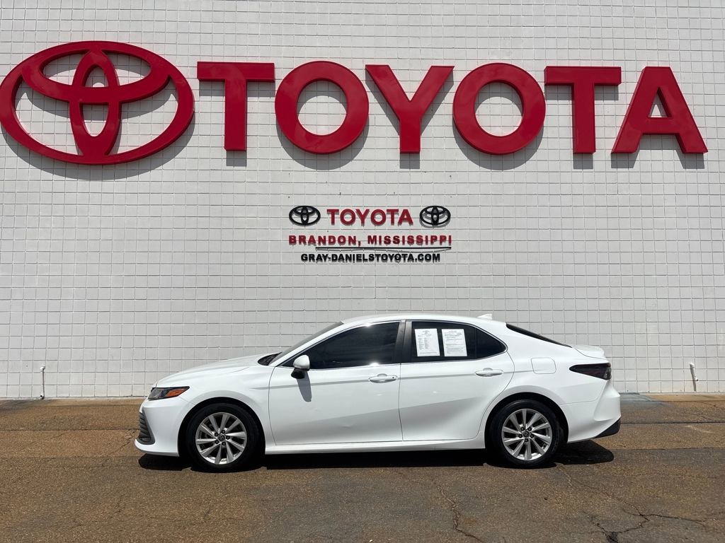 Used 2022 Toyota Camry LE image 5