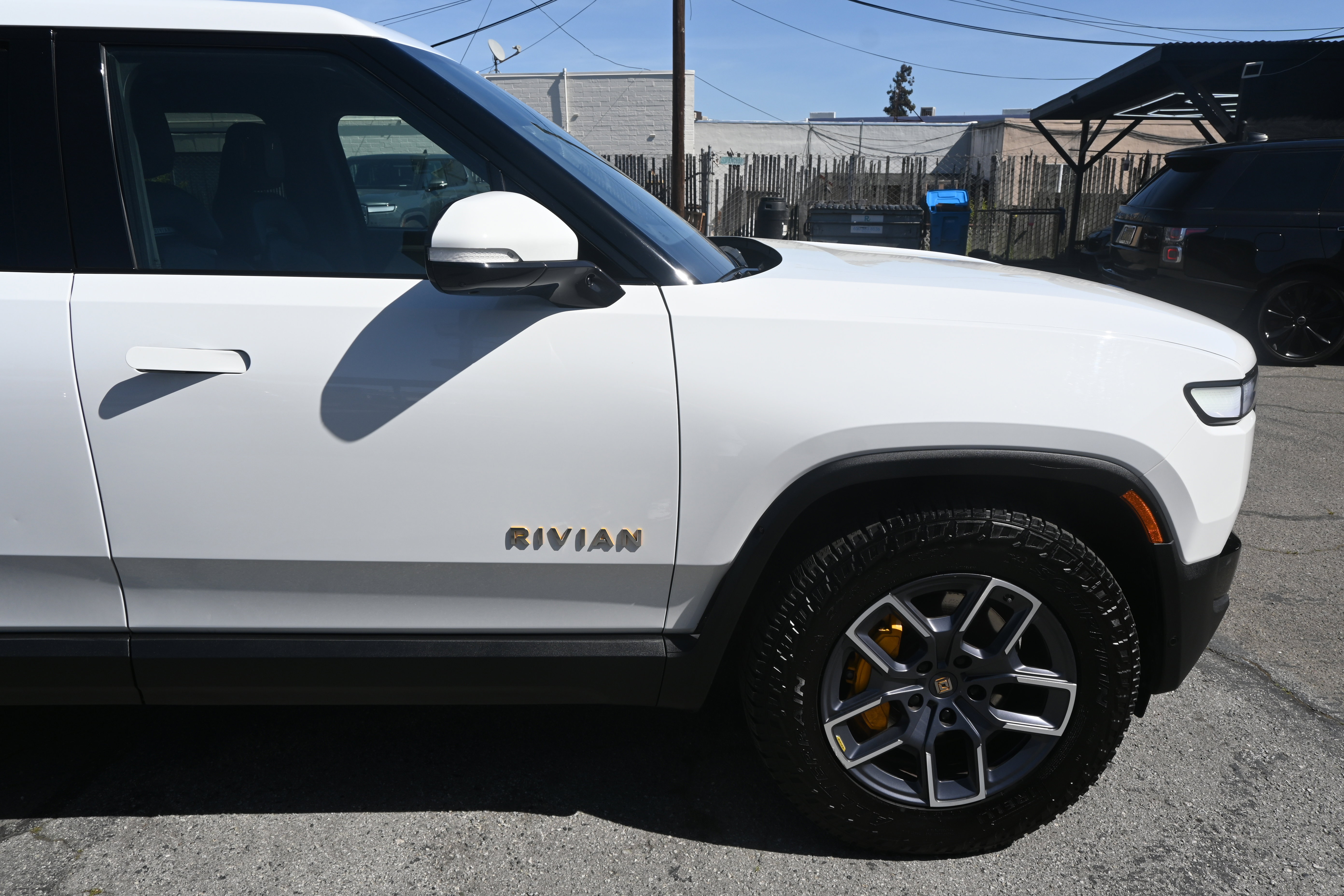 Used 2023 Rivian R1T Adventure image 20