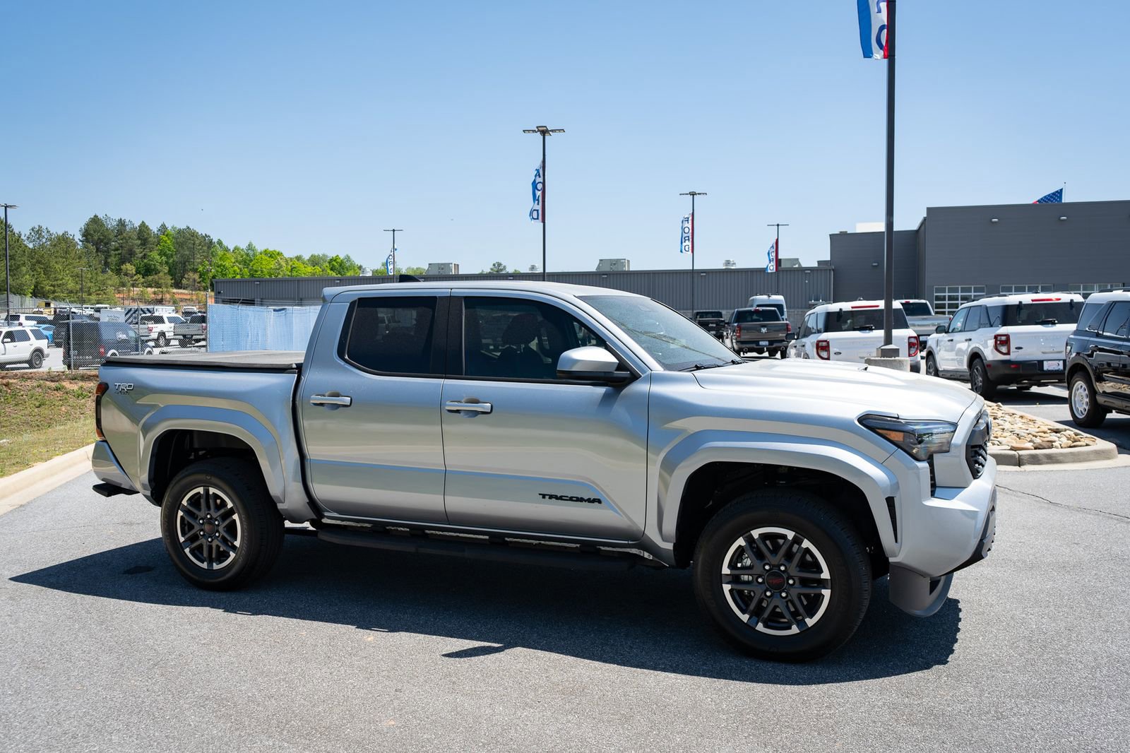 Used 2025 Toyota Tacoma TRD Sport AWD/4WD image 12