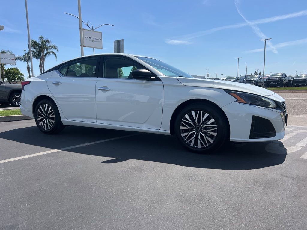 Used 2025 Nissan Altima 2.5 SV FWD image 7