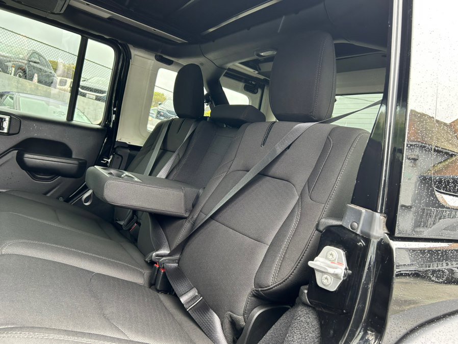 Used 2023 Jeep Wrangler Unlimited w/ Sun & Screen Package AWD/4WD image 54