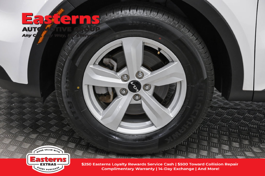 Used 2023 Kia Sorento LX FWD image 31