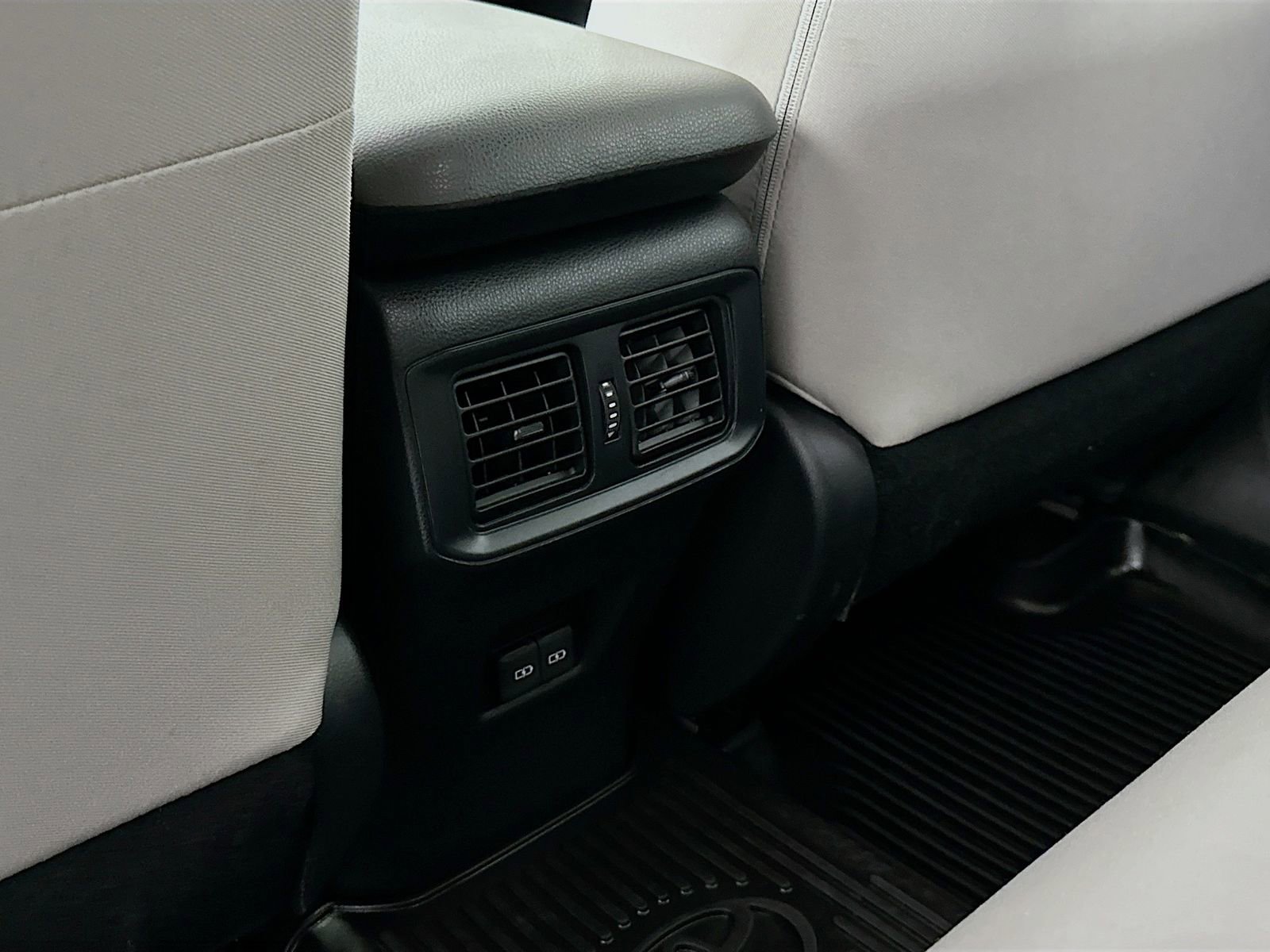 Used 2024 Toyota RAV4 XLE w/ Convenience Package image 27