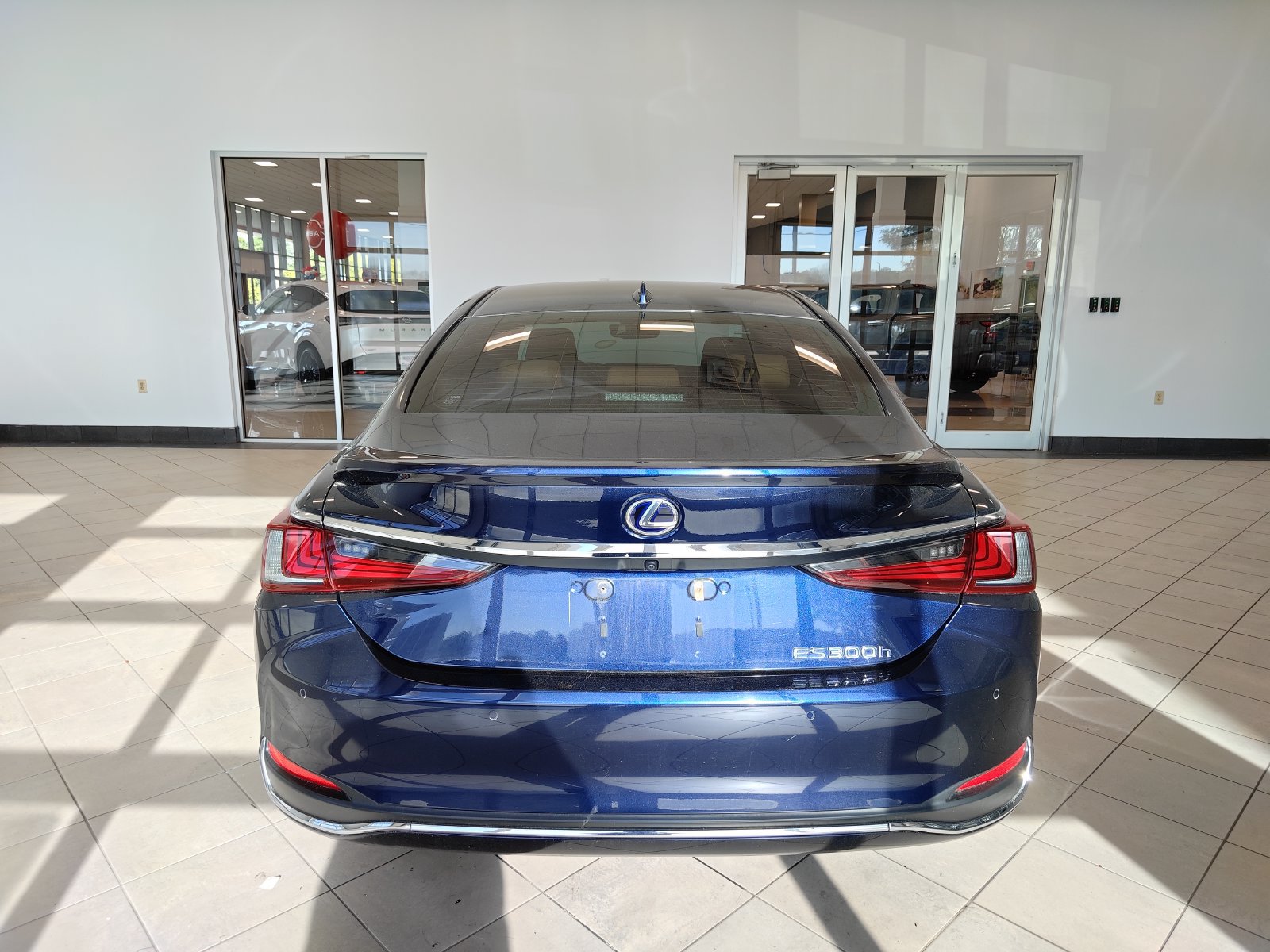 Used 2019 Lexus ES 300h w/ Premium Package FWD image 4