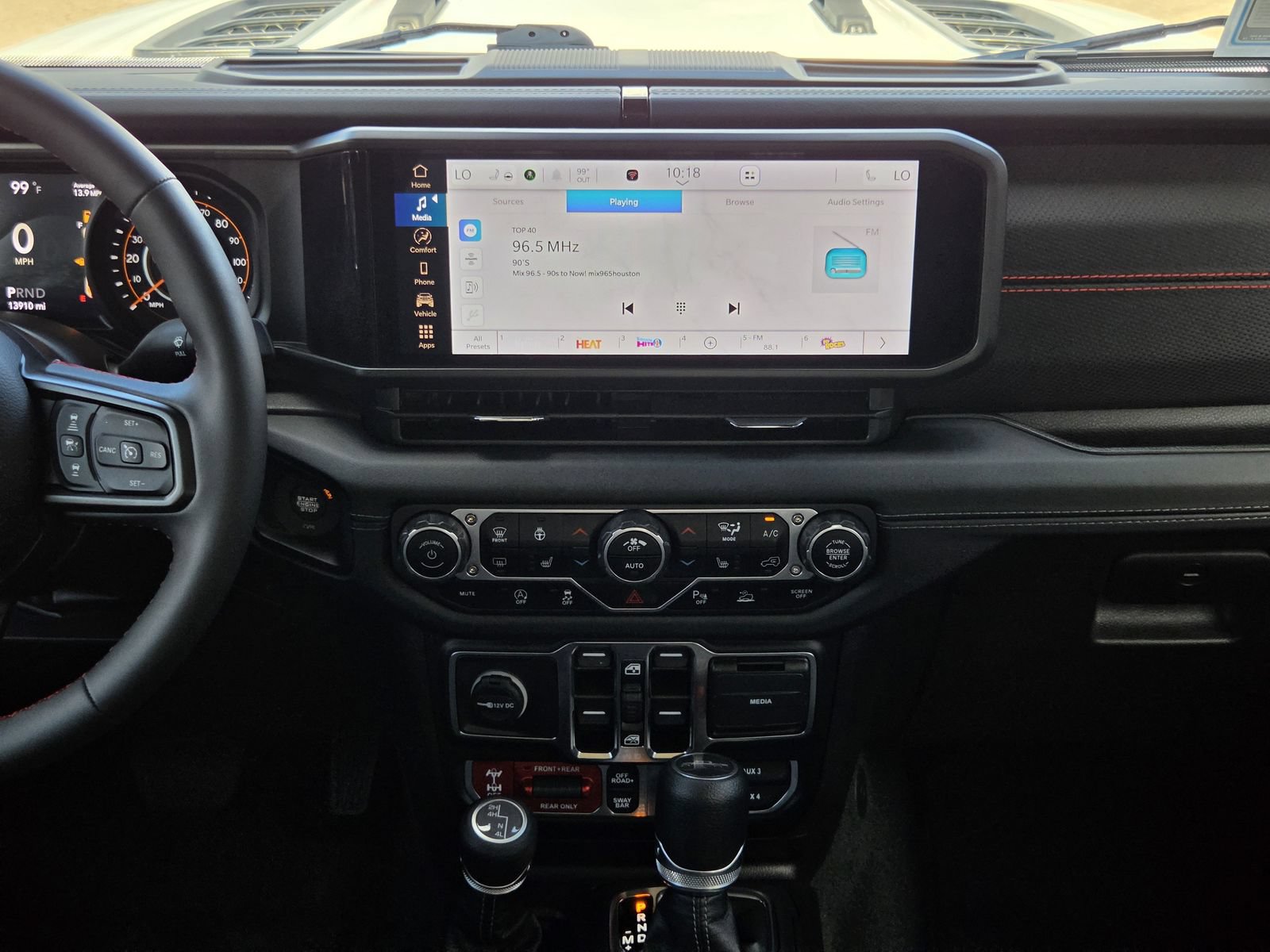 Used 2024 Jeep Gladiator Rubicon w/ Safety Group AWD/4WD image 18