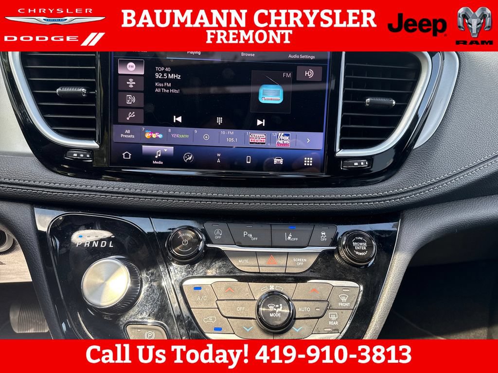 Used 2025 Chrysler Pacifica Limited FWD image 22