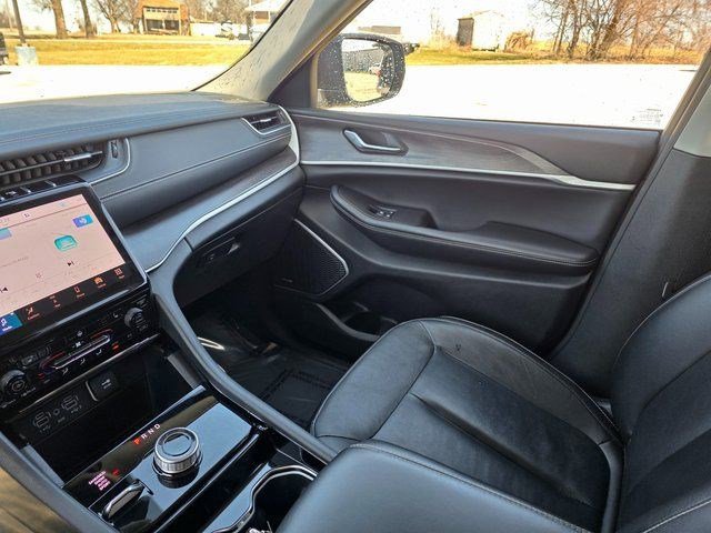Certified 2023 Jeep Grand Cherokee Limited w/ Black Appearance Package AWD/4WD image 41
