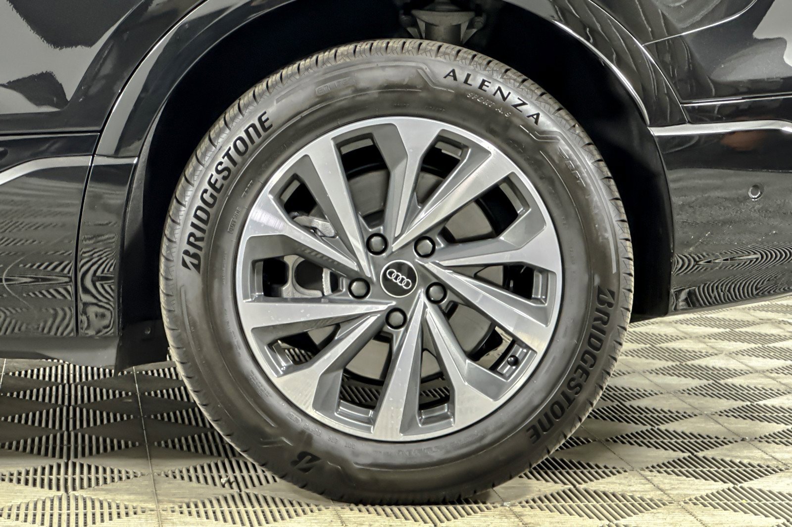 Used 2025 Audi Q6 e-tron Premium w/ Convenience Package image 24