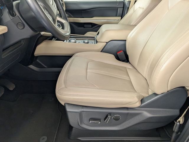 Used 2024 Ford Expedition Limited image 14