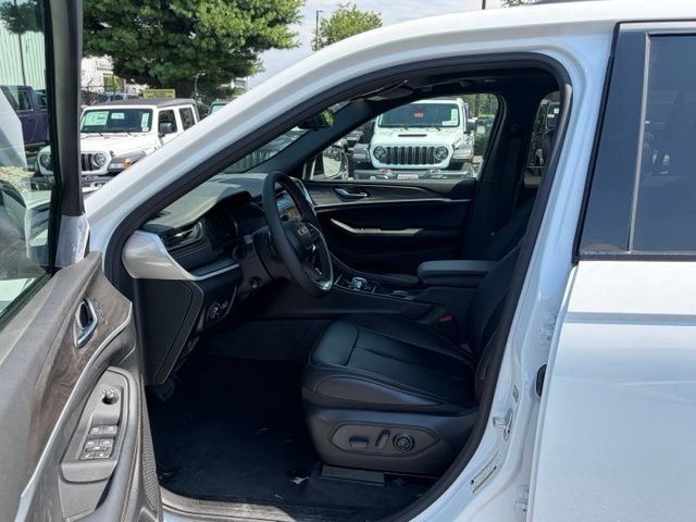 New 2026 Jeep Grand Cherokee Limited AWD/4WD image 16