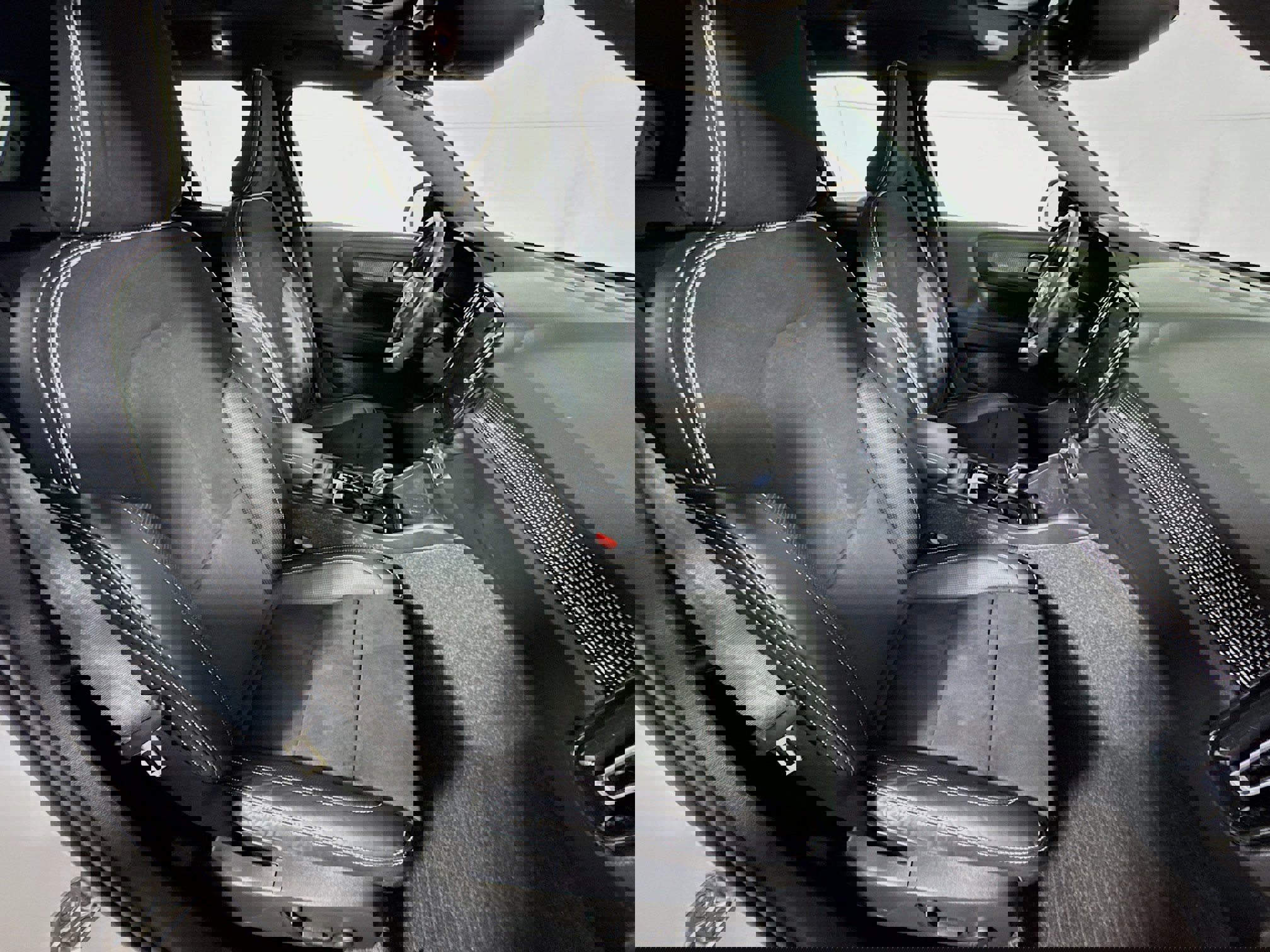 Used 2021 Volvo XC40 T5 R-Design w/ Protection Package Premier image 27