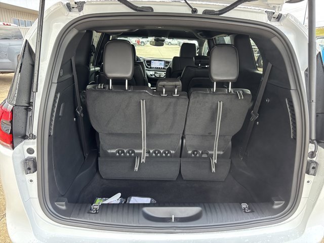 New 2026 Chrysler Pacifica Select image 6