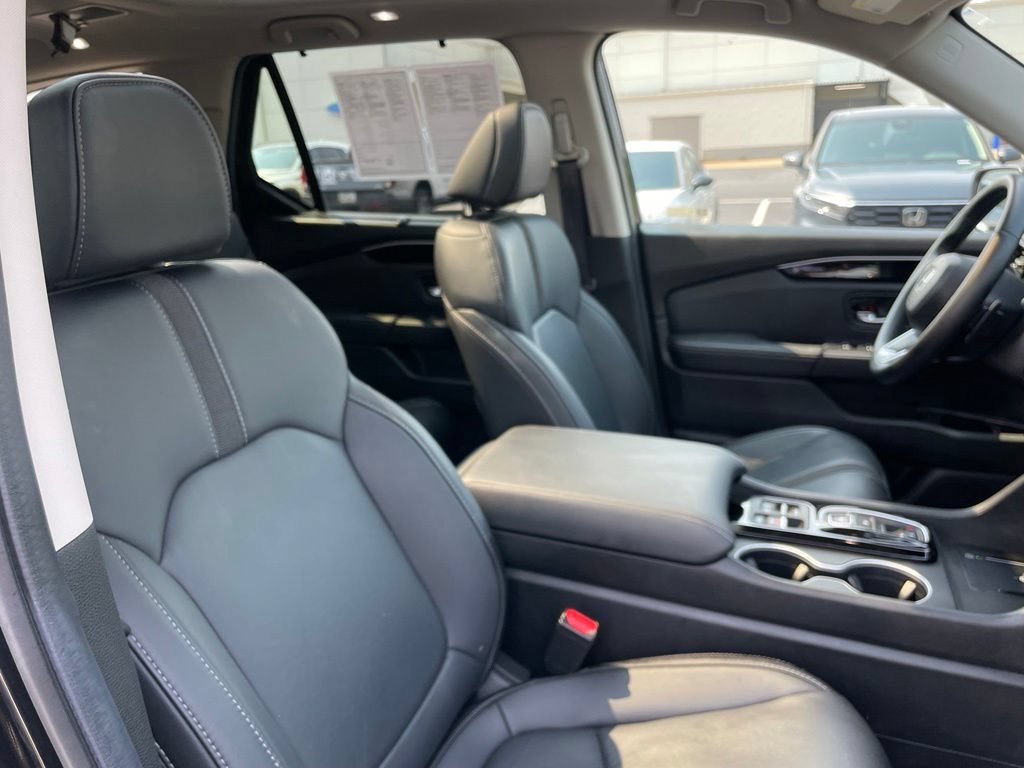 Certified 2025 Honda Pilot Touring image 32