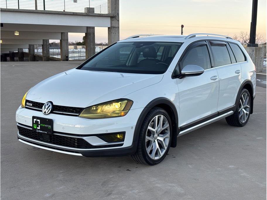 Used 2017 Volkswagen Golf Alltrack SEL AWD/4WD image 3