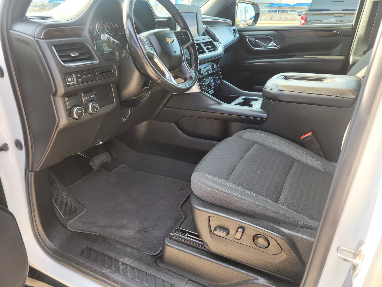 Used 2023 Chevrolet Suburban LS RWD image 2