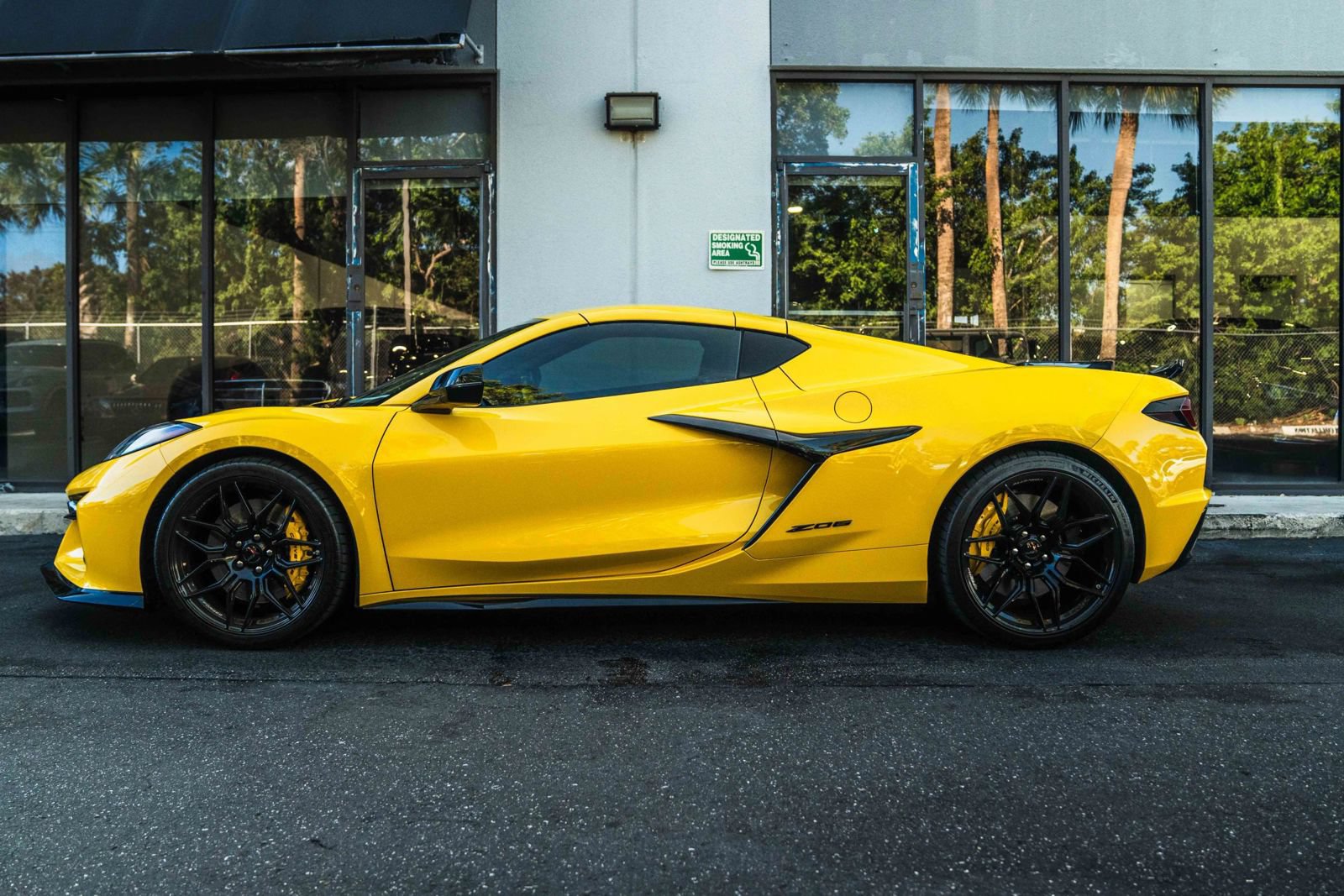 Used 2025 Chevrolet Corvette Z06 RWD image 9