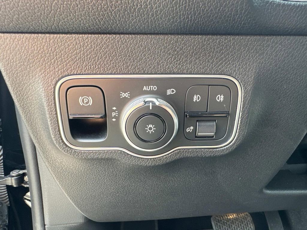 Used 2024 Mercedes-Benz GLB 250 GLB 250 image 21