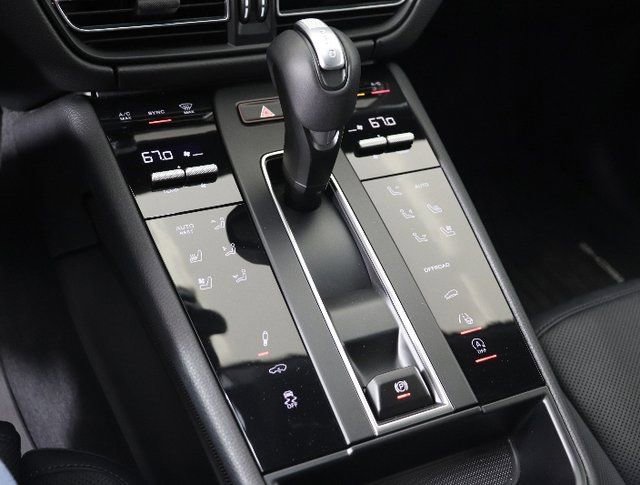 Used 2025 Porsche Macan image 20