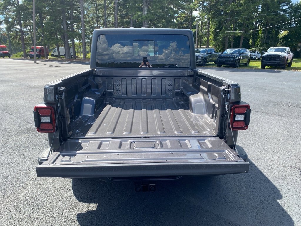 New 2025 Jeep Gladiator Mojave w/ Convenience Group image 16