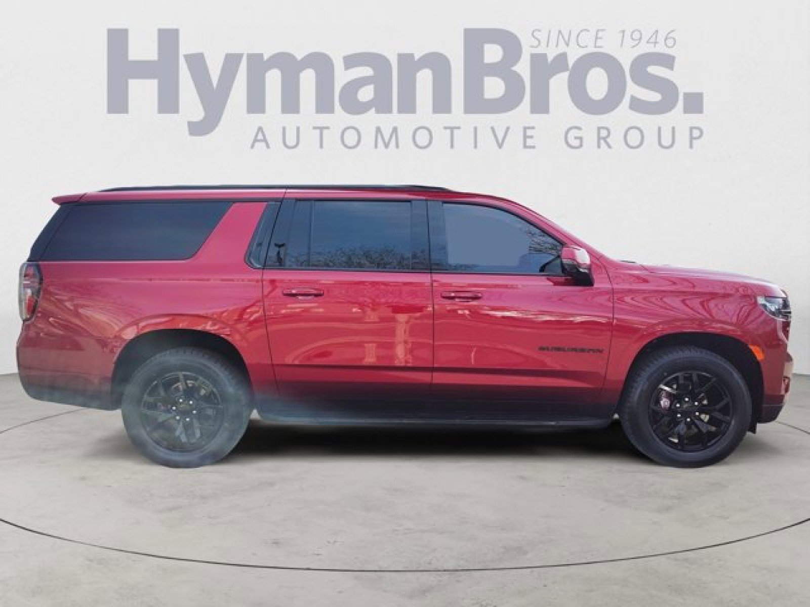 Used 2023 Chevrolet Suburban LT w/ LT Signature Package RWD image 2