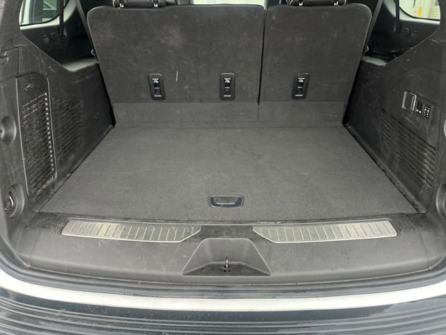 Used 2023 Chevrolet Suburban Premier image 25