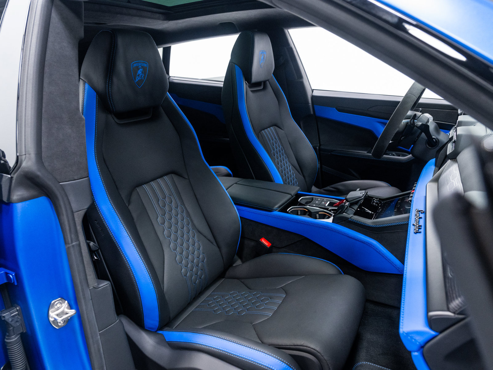 Used 2025 Lamborghini Urus SE AWD/4WD image 63