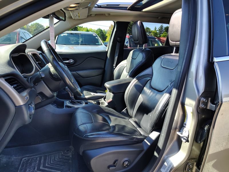 Used 2016 Jeep Cherokee Limited FWD image 9