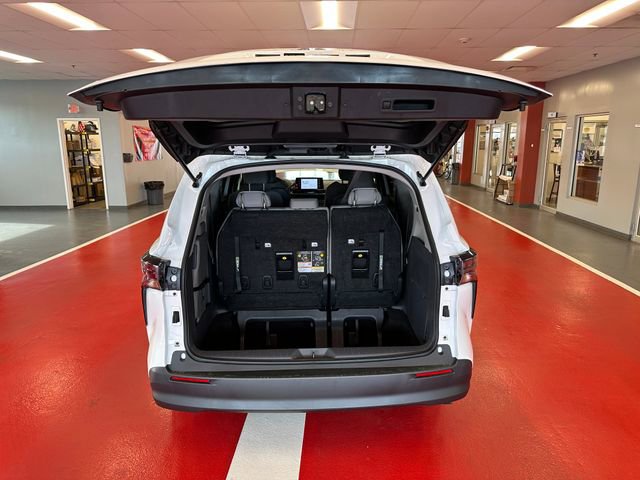 Certified 2023 Toyota Sienna LE AWD/4WD image 25