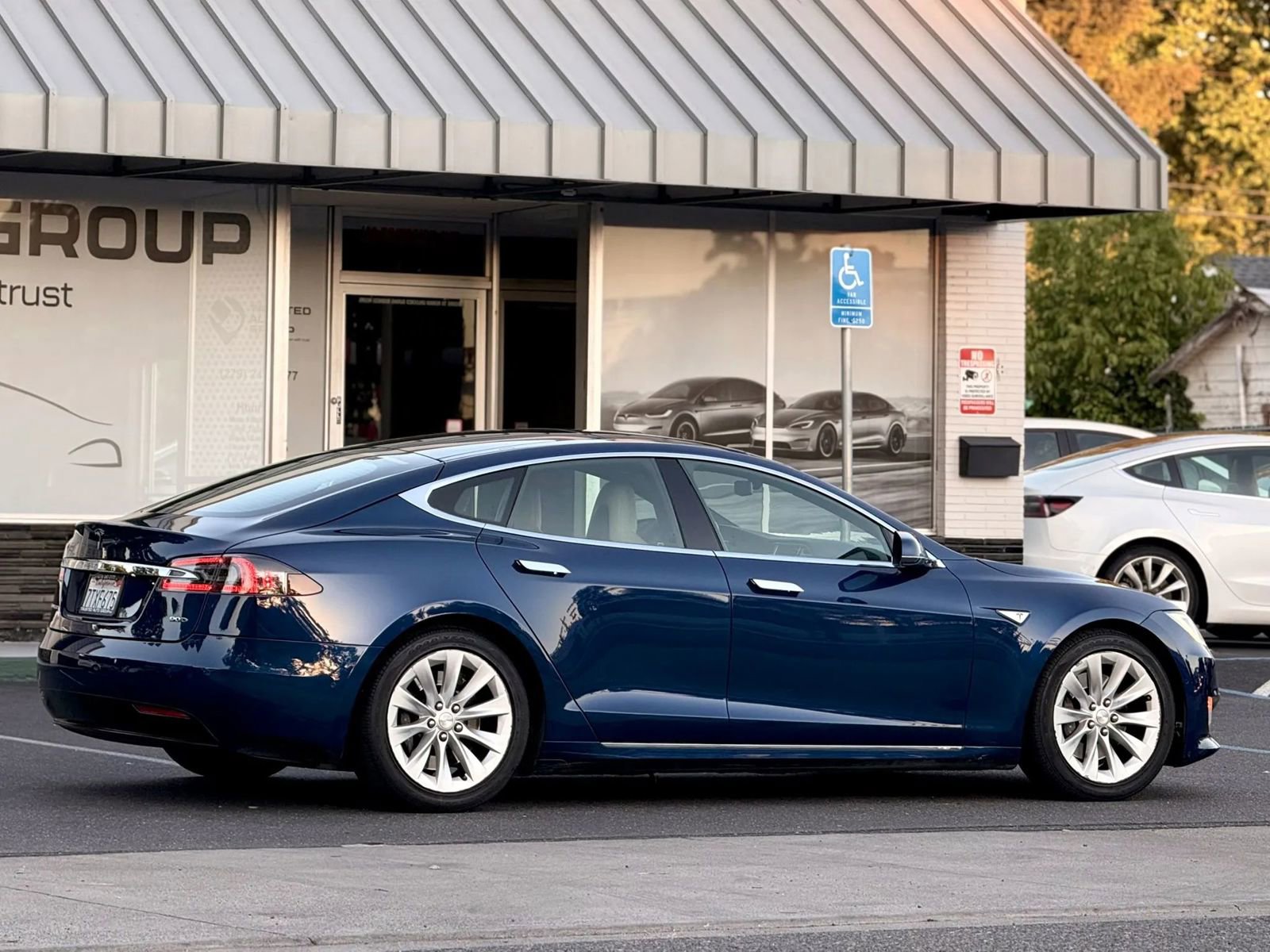 Used 2016 Tesla Model S 90D image 8
