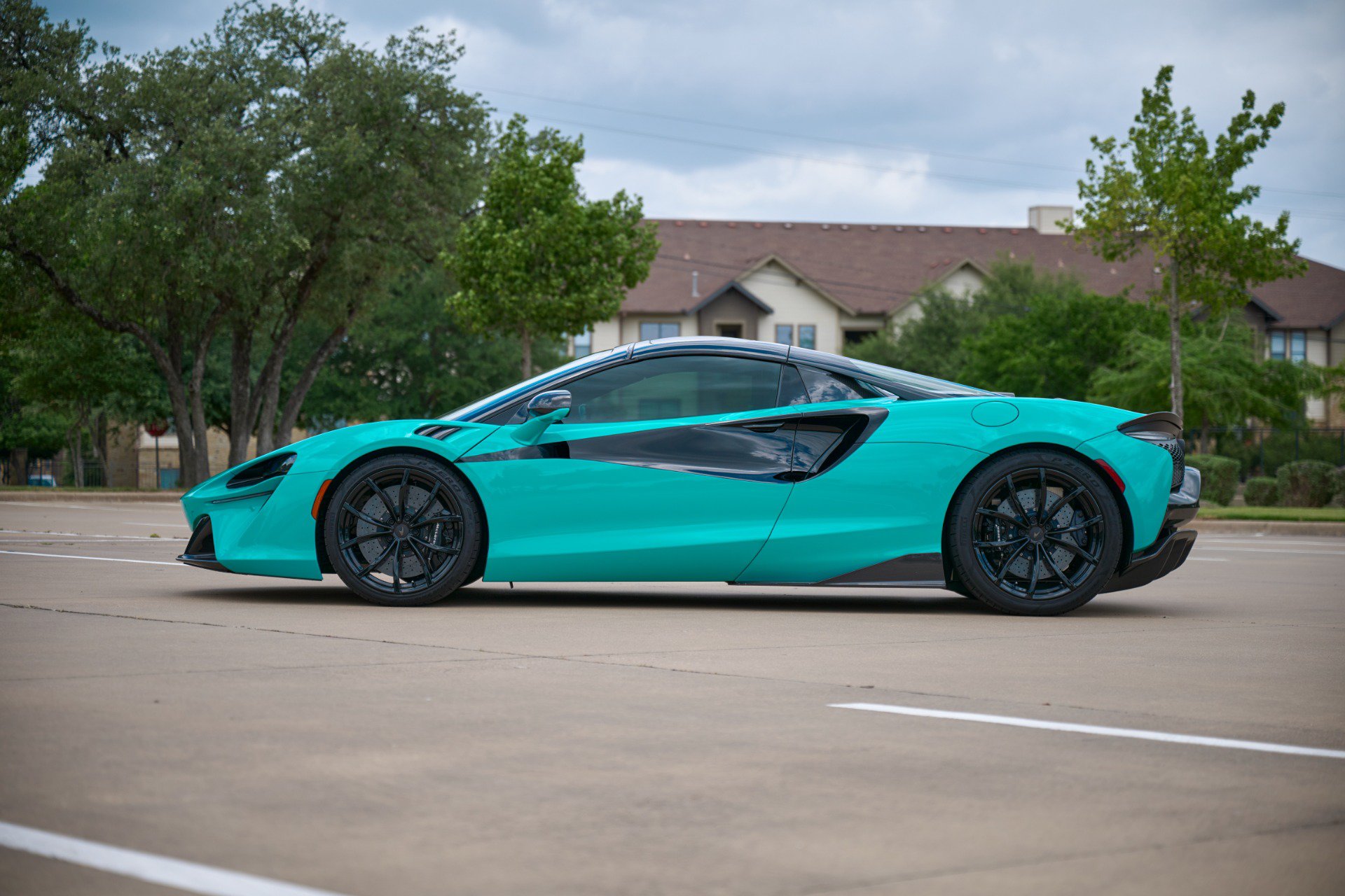 Used 2025 McLaren Artura Spider RWD image 6