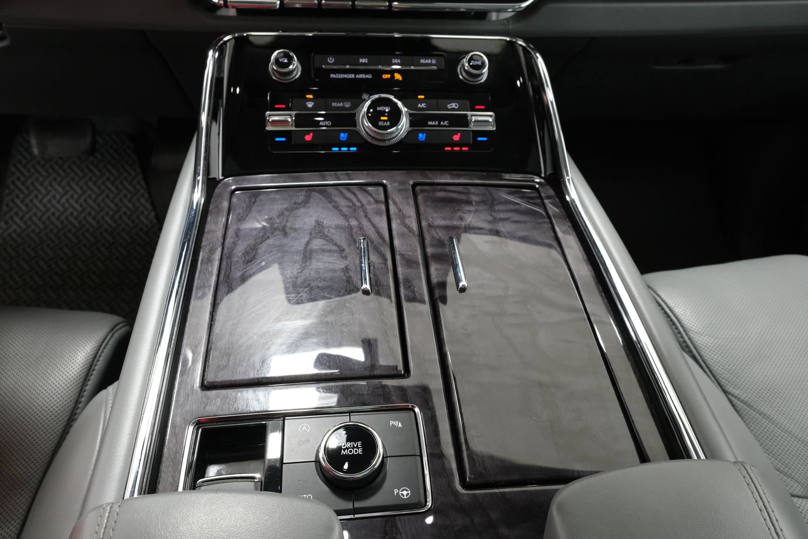 Used 2018 Lincoln Navigator Reserve w/ Technology Package AWD/4WD image 23