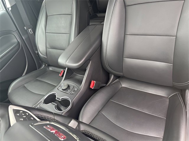 Used 2024 GMC Terrain SLT image 24