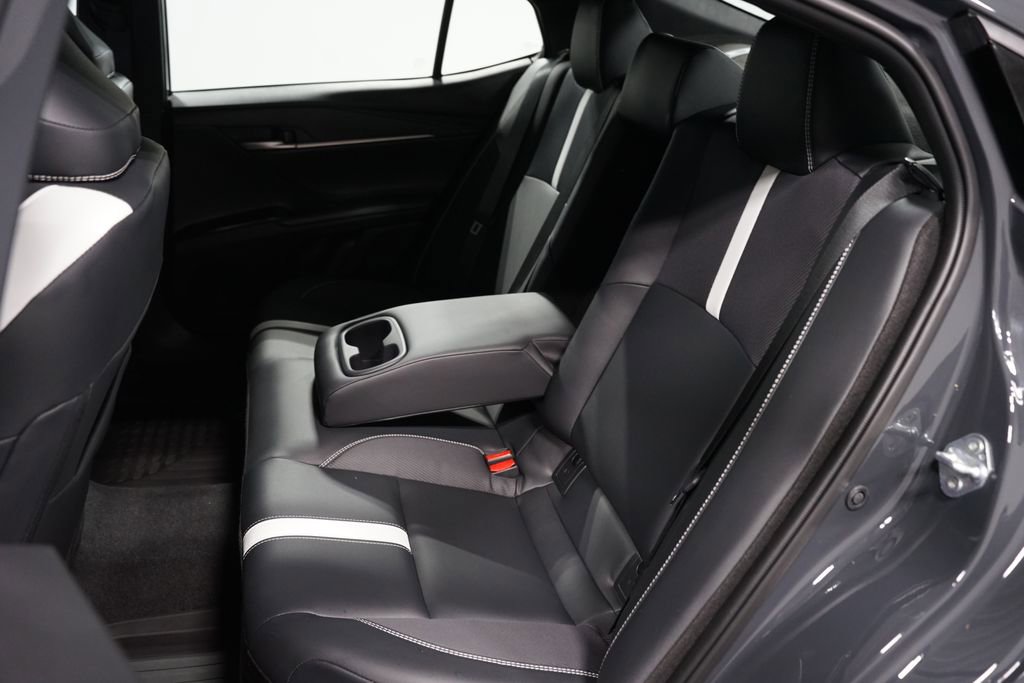 Used 2025 Toyota Camry SE image 30